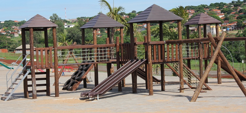  Prefeitura licita oito parques infantis para SEJUV  